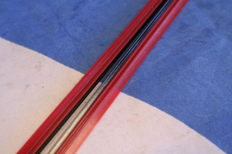 guma stieraca 710mm UNI farba